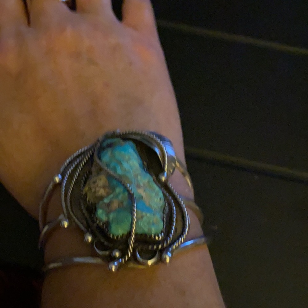 Huge Navajo antique cuff - Picture 8 of 15